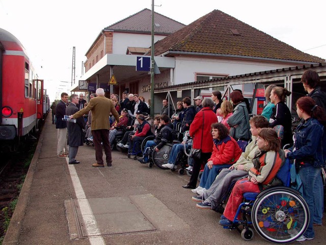 Schon 2005 demonstrierten Schler der ...schule fr den barrierefreien Bahnhof.  | Foto: Sylvia-Karina Jahn