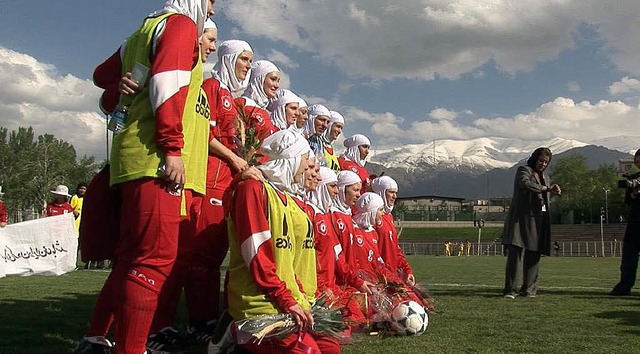 Die iranische Damenmannschaft trgt natrlich Kopftcher.   | Foto: promo