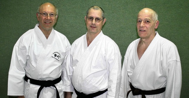 40 ist kein Hindernis im Karatesport:...e (68 Jahre) tragen ihn schon lnger.   | Foto: BZ