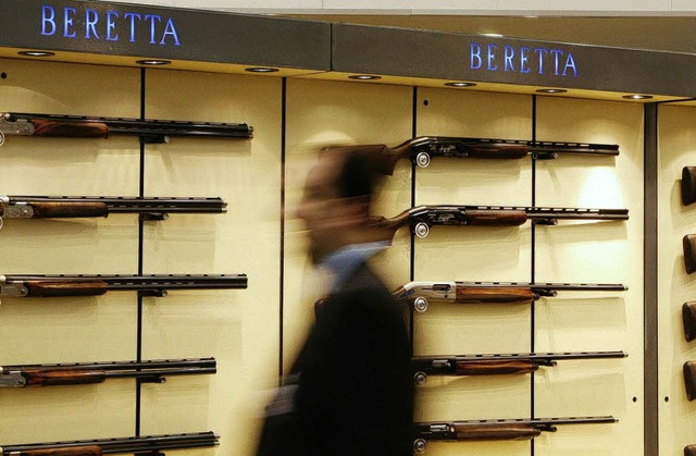 Wer eine  Waffe kaufen will, braucht  ...d- und Sportwaffenmesse in Nrnberg     | Foto: ddp