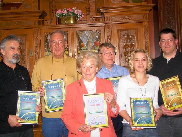 Der Tennisclub Grn-Wei Neustadt ehrt... Janin Schmierer und Mathias Gollrad.   | Foto: Liane Schilling