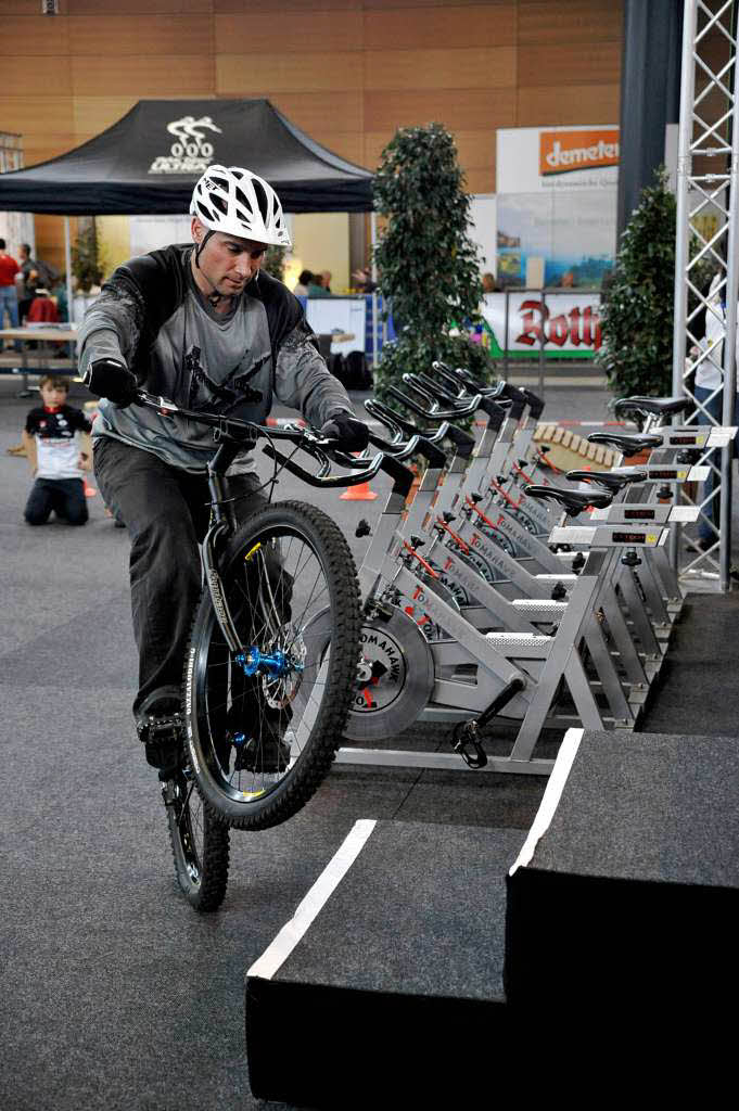 Der Trial-Weltmeister Andi Kromer kann mit dem Rad sogar Treppen steigen.