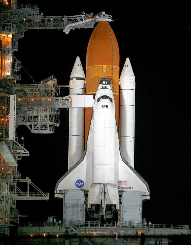 Auch dieses  Mal wartete das Space-Shuttle auf das Startzeichen...  | Foto: dpa