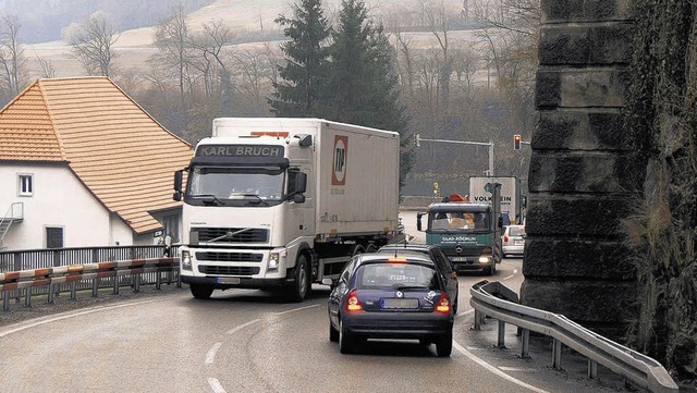 Zur Entschrfung der Autobahnabfahrt H...aldshut geht es um den langen Tunnel.   | Foto: BZ