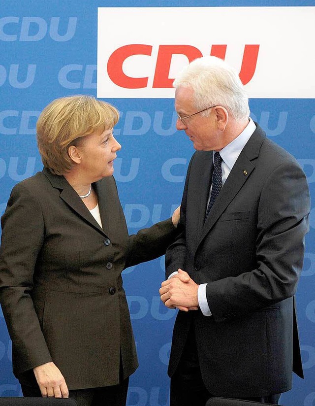 Bundeskanzlerin Angela Merkel und der ...rlamentsprsident Hans-Gert Pttering.  | Foto: dpa