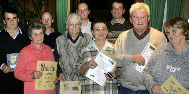 Der Sportverein Hinterzarten ehrte in ...teiert sowie Monika und Adolf Faller.   | Foto: bz