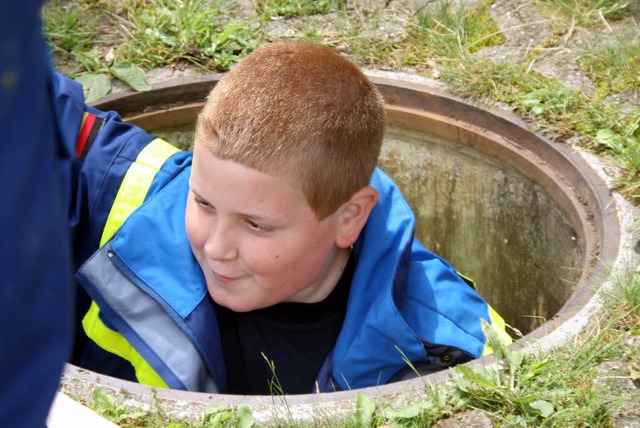 Die jungen THWler tauchten sogar aus dem Untergrund auf.  | Foto: Charlotte Frse