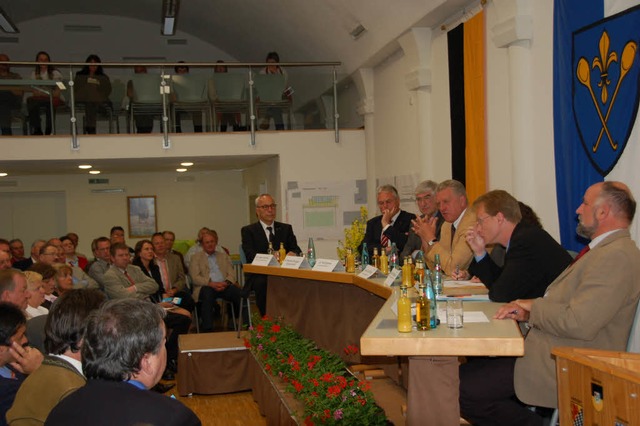 Rund  100 Zuhrer verfolgten die Lffi...schau am Freitagabend im Gebert-Saal.   | Foto: Martin Wunderle