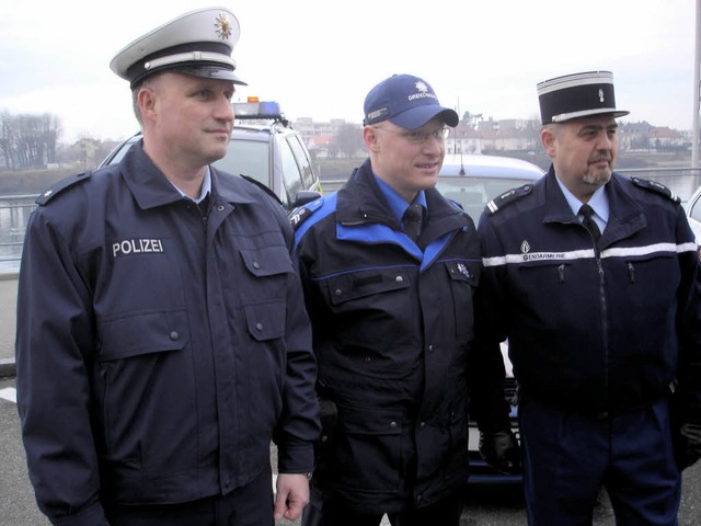 Fr einen grnen Farbspritzer in der g...ranzsischen Gendarmerie (von links).   | Foto: POLIZEI