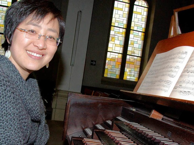 Hae-Kyung Jung an der Orgel der Freiburger Christuskirche  | Foto: hammer