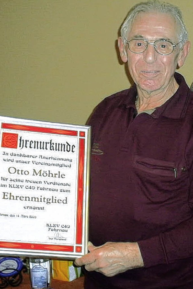 Zum Ehrenmitglied ernannt hat der Kani... langjhrigen Aktivisten Otto Mhrle.   | Foto: Benrhard Ritter