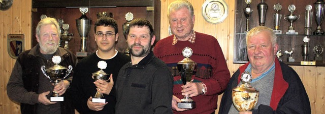 Die stolzen Pokalsieger des Kleintierz... Schmidt und Helmut Fritz (von links)   | Foto: Carmiggelt