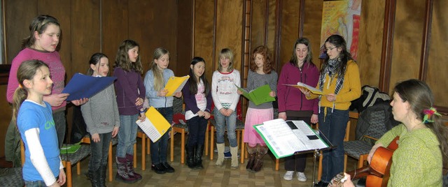 Spa und Freude am Singen war den Juge...Christina Nolten (rechts) anzusehen.    | Foto:  Hans-Dieter Folles