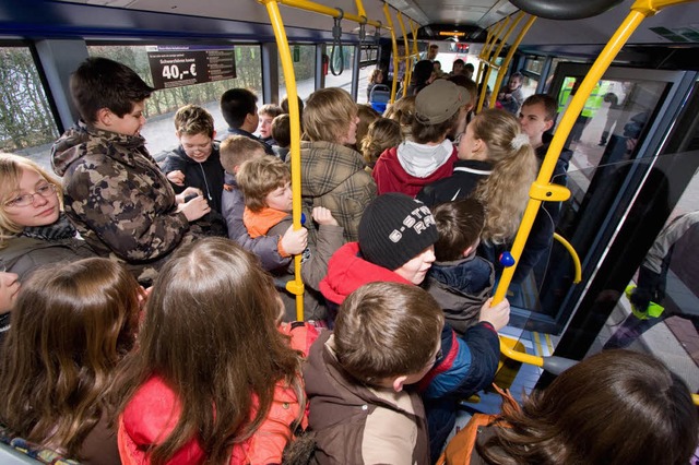 Die Sicherheit von Kindern in Schulbus...des ADAC zum Teil erheblich gefhrdet.  | Foto: dpa