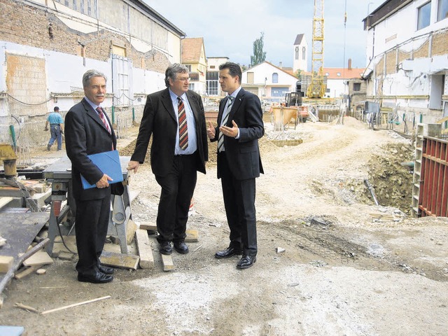 Regierungsprsident Julian Wrtenberge...er  Thorsten Frei begleiteten ihn.      | Foto: Losert