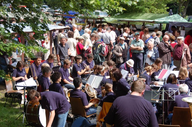 Gut besucht war gestern die Schluchten...wattingen musikalisch umrahmt wurde.    | Foto: Juliane Khnemund