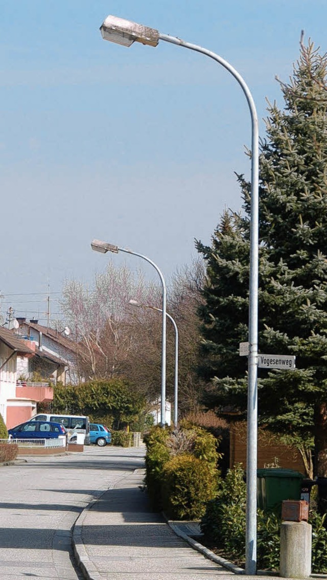 Ausgedient haben  stromfressende Laternen auch  imHans-Thoma-Weg in Buggingen.    | Foto: sigrid Umiger