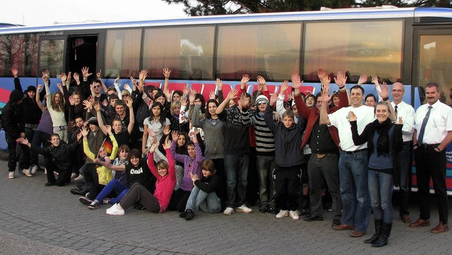 49 Jugendliche mit ihren vier Begleite...ma, Dbele und Wanierke in Silkeborg.   | Foto: Schule