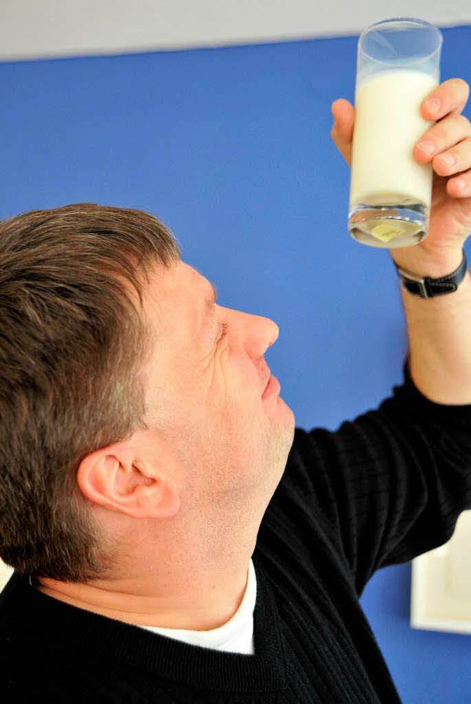 Die Lsung klebt am Glasboden. Ergebnis: H-Milch und Frischmilch konnte Rderer nicht auseinanderhalten.