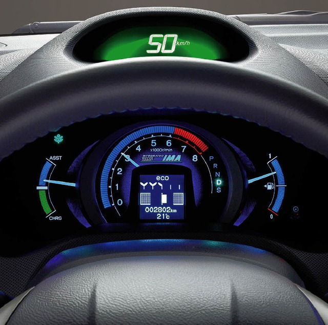 Spielerischer Anreiz: Im neuen Honda I... im Cockpit, den Verbrauch zu senken.   | Foto: dpa