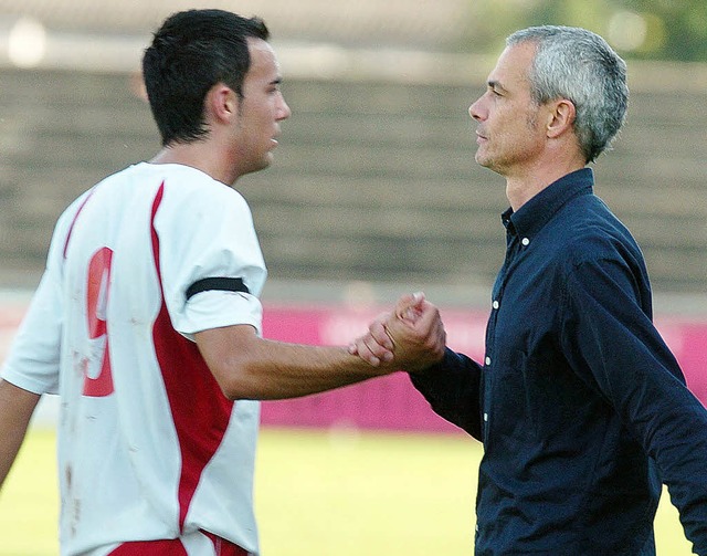 Haken Ilhan und Coach Arnold Brunner  wollen  gegen den ASV Durlach nachlegen.   | Foto:  Michael Heuberger (A)