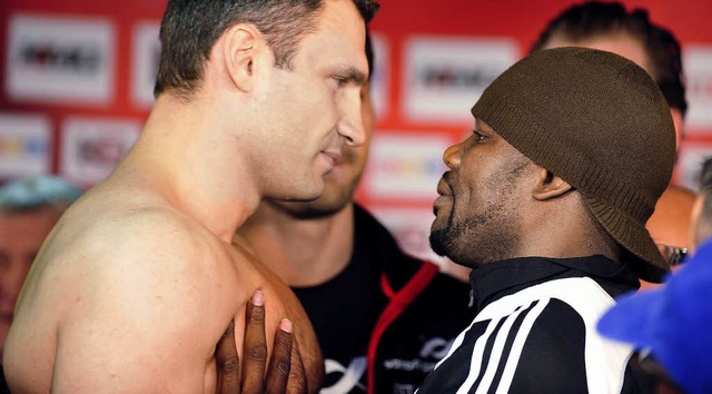 Herausforderer Juan Carlos Gomez (rech...rperkontakt zu Vitali Klitschko her.   | Foto: ddp