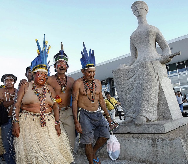 Ureinwohner vor dem Obersten Gerichtshof in Brasilia   | Foto: AFP