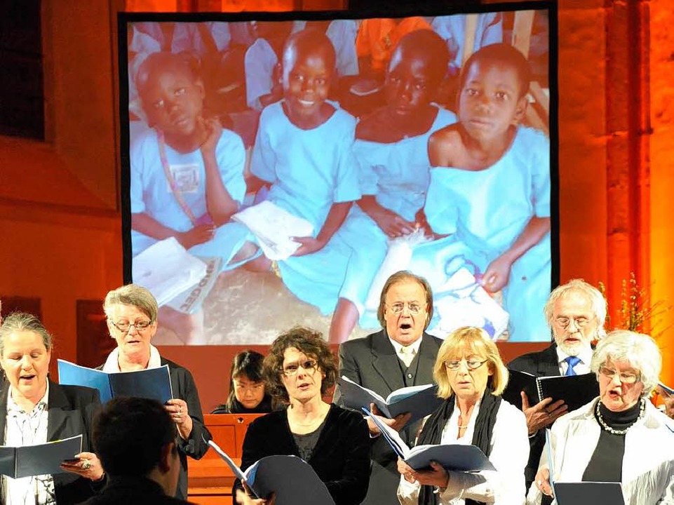 Mit Motetten und geistlichen Liedern schlug der Kammerchor besinnliche Töne an  | Foto: Zimmermann-Duerkop