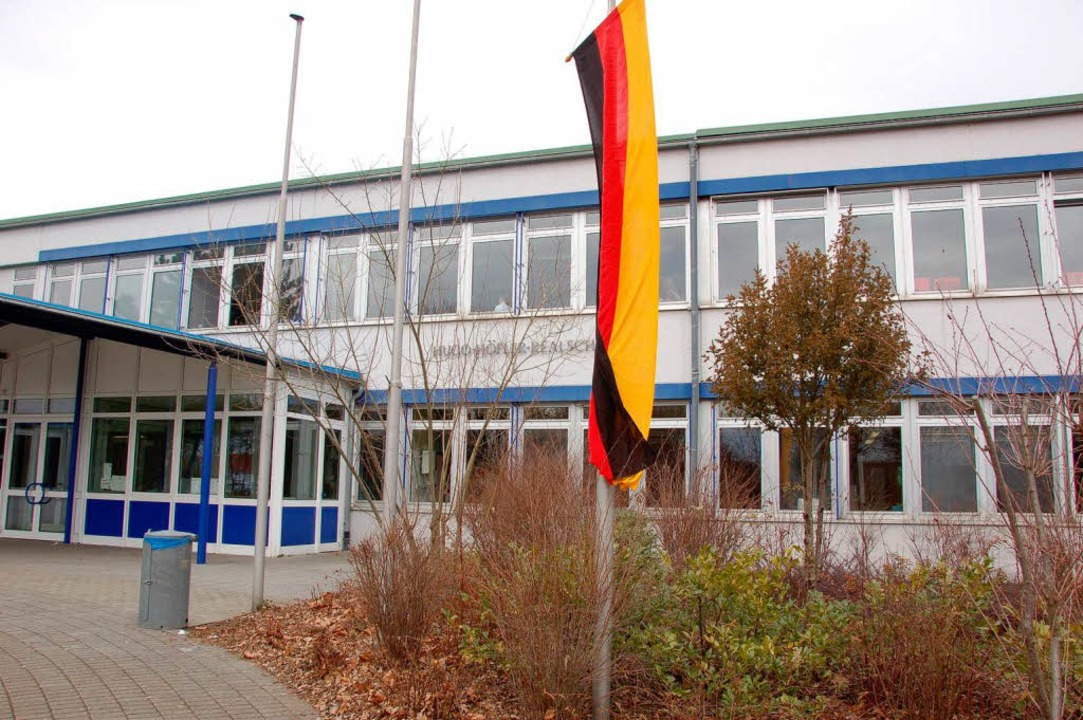 Auch die Breisacher Hugo-Höfler-Realschule wird eventuell  saniert.  | Foto: Christine Aniol