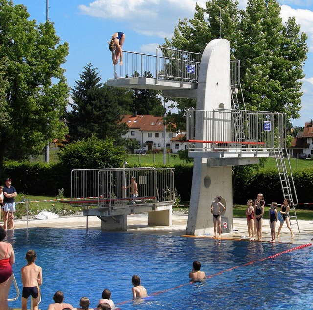 Wie auch am 29. Mrz in Waldkirch ents...Schwimmbad kann man schon mal trumen.  | Foto: ZVG