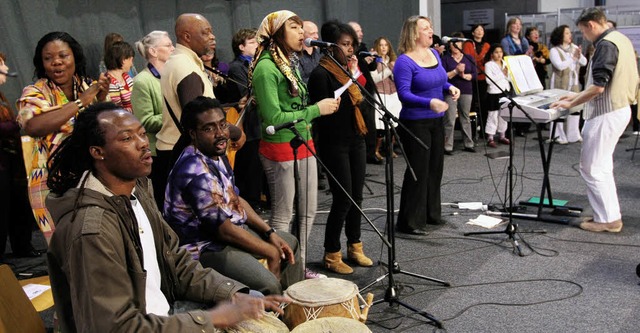 Der afrikanische Gottesdienst sorgte am Sonntag auf der CFT fr Begeisterung.  | Foto: rita eggstein