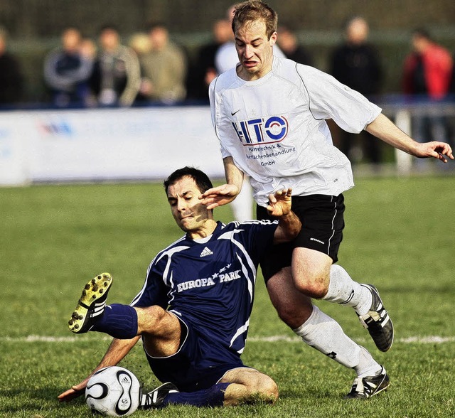Fussball Landesliga 2009SV Rust vs. FS...f mit Dominik Wolters (FSV Altdorf #9)  | Foto: Peter Aukthun