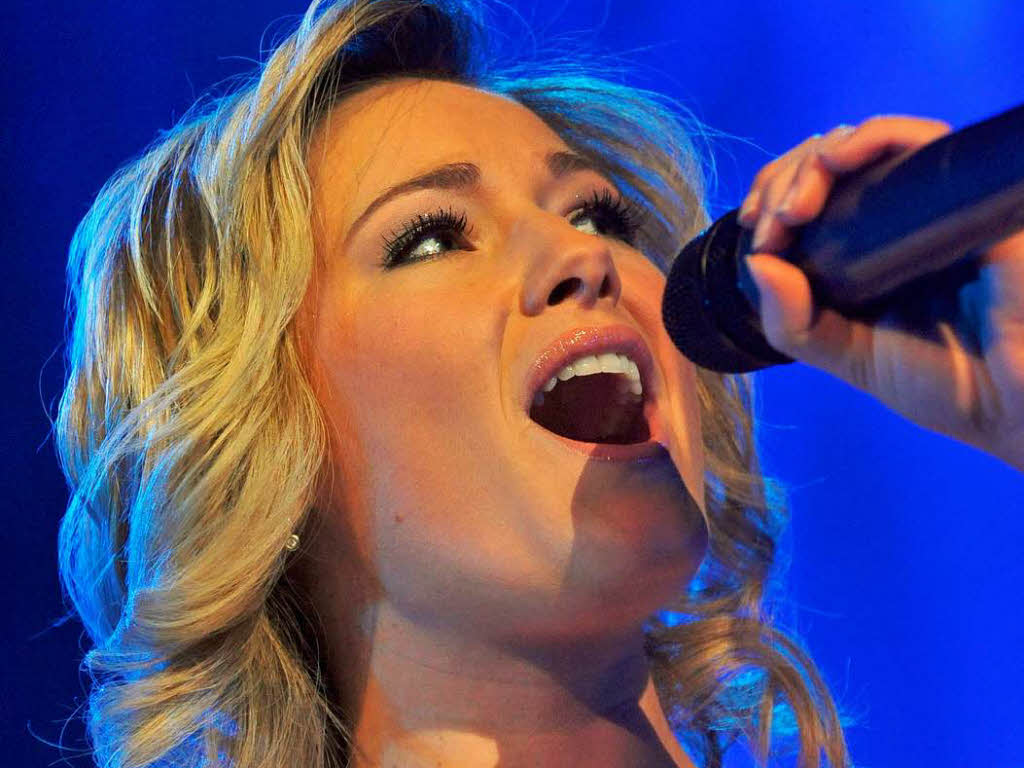 Die Hoffnungstrgerin des deutschen Schlagers: Helene Fischer im Freiburger Konzerthaus.