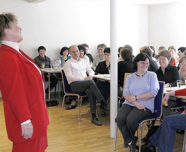 Herzlich lachen kann man lernen. Wie, ...el Hinz-Kfer den Drlinbacher Frauen.  | Foto: heidi fssel