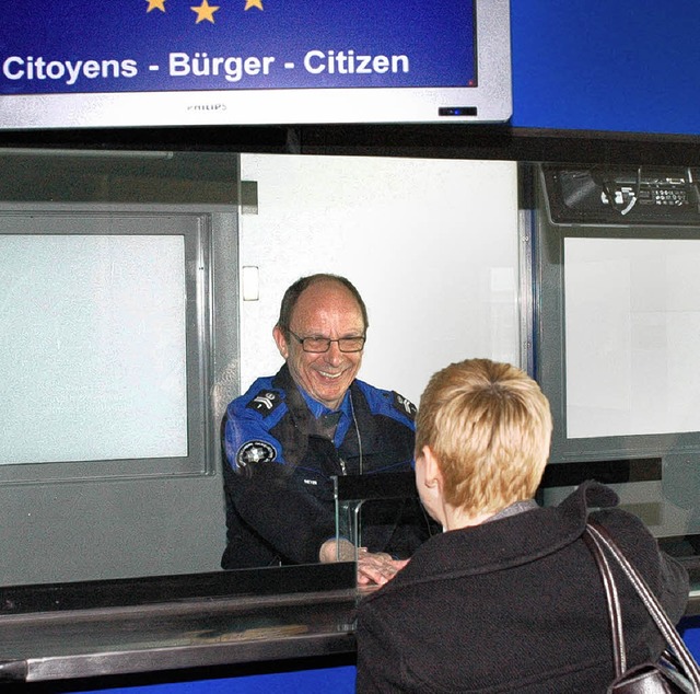 Fr Passagiere im Schengenraum entfall...g die Passkontrollen am Euro-Airport.   | Foto: Michael Reich