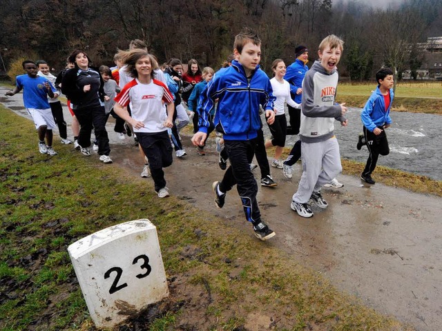24 Schler des Rotteck-Gymnasiums beim Training fr den Halbmarathon.  | Foto: Thomas Kunz