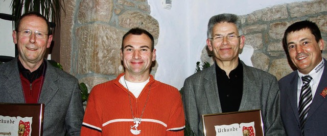 Hohe Ehren von Zunft und Verband &#821...min Kbele und OZM Bernhard Schiele.   | Foto: sandra decoux-kone