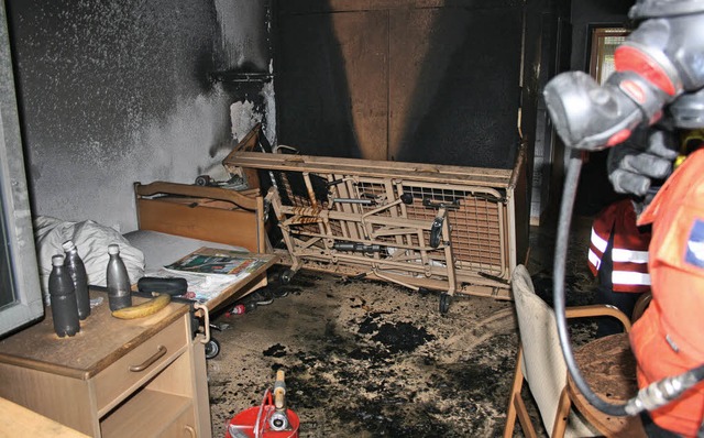 Sein Zimmer in der Klinik an der Linde...er sich schwere Brandverletzungen zu.   | Foto: Polizei