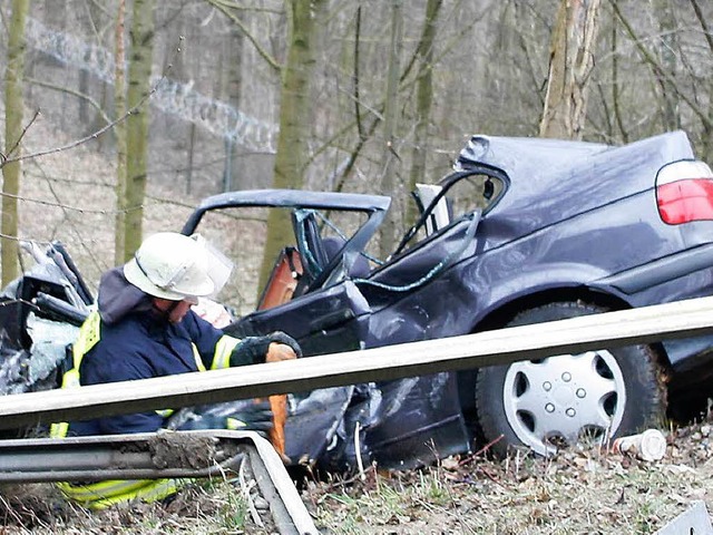 Ihren schweren Verletzungen erlegen is...en ausbrechenden Lastzug geprallt war.  | Foto: Heidi Foessel