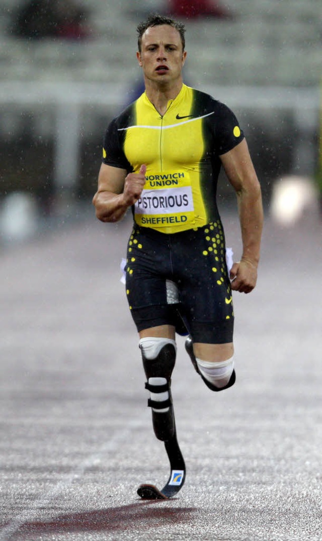 Erst lief er in Rom, dann im Regen von...urrenz ohne Handicap: Oscar Pistorius   | Foto: afp
