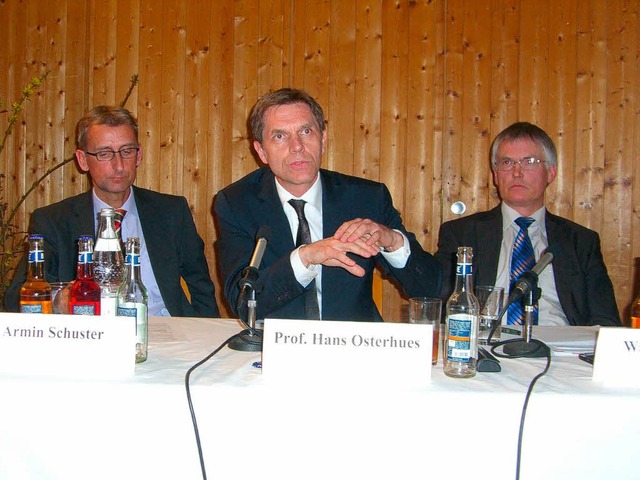 Auf dem Podium in der Kaltenbach-Stift... Landrat Walter Schneider (von links).  | Foto: Claudia Gabler