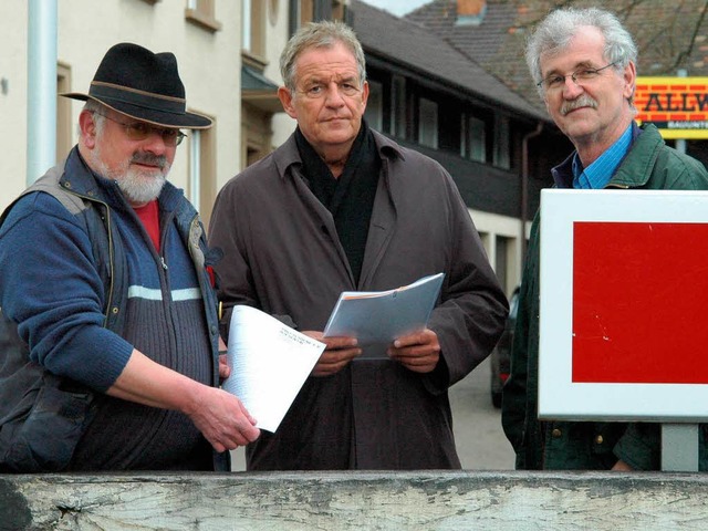 Der Vorsitzende der  Pro Schiene Wiese...hts) und SPD- MdL Rainer Stickelberger  | Foto: Michael Reich