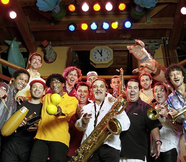 Heie Rhythmen verspricht die 13-kpfige Band Picason.   | Foto: BZ