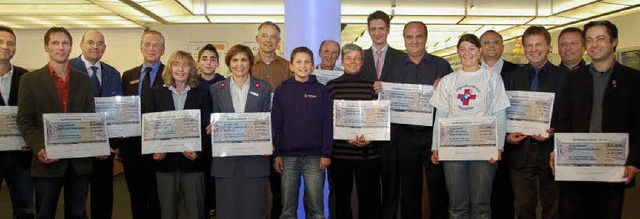 Spendenvergabe der Raiffeisenbank Gundelfingen  | Foto: Andrea Steinhart