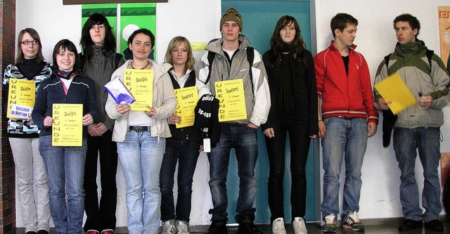 Urkunden und Preise gab es fr die Ski-Schulmeister der Hans-Thoma-Schule.   | Foto: Gert Brichta