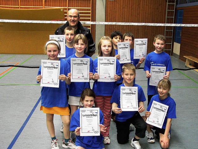 Die erfolgreichen Badmintonspieler der...scher, von der Friedrich-Ebert-Schule   | Foto: Hans Kolodiziej