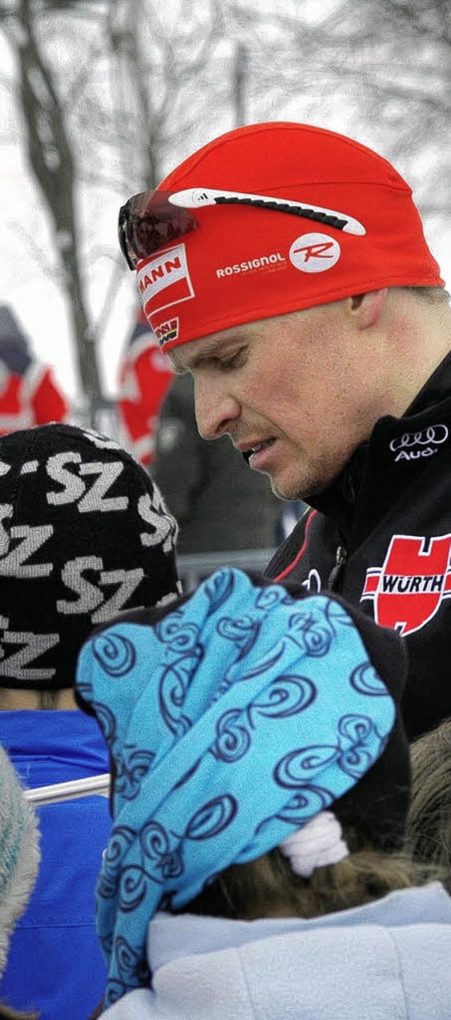 Tobias Angerer mit Kindern  | Foto: Ruoff