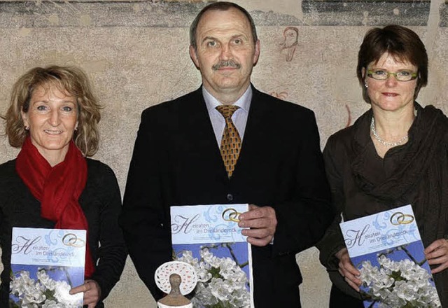 Die Standesbeamtinnen  Sabina See-Krn...222;Heiraten im Dreilndereck&#8220;.   | Foto: Sylvia Bleckmann