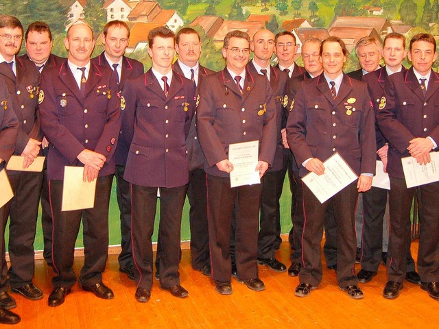 Dank sprach auch Oberbrgermeister Ebe...dritter von rechts) der Feuerwehr aus.  | Foto: Bernhard Birlin