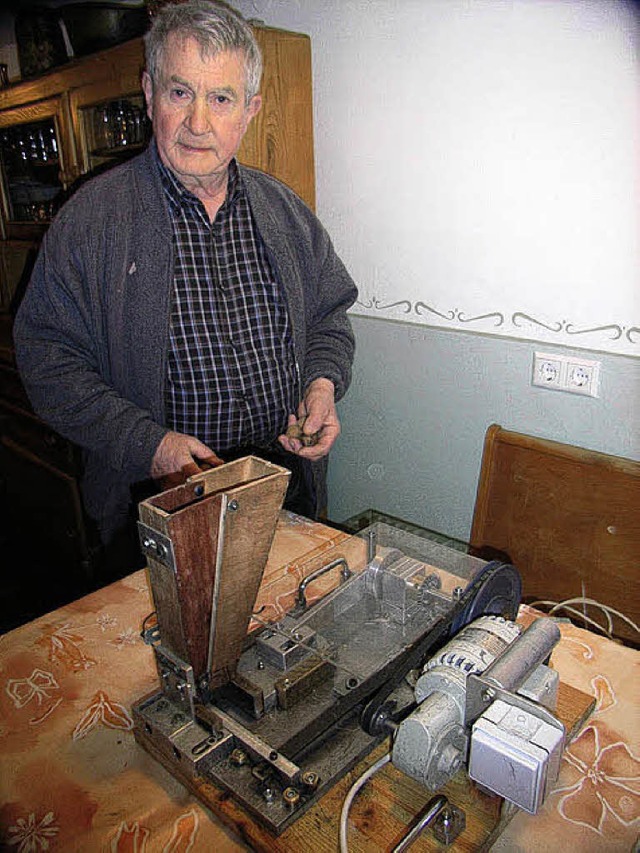 Albrecht Seng hat  in zweijhriger Arb...cken von Hand in der lmhle erspart.   | Foto: Hans-Jrgen Wehrle